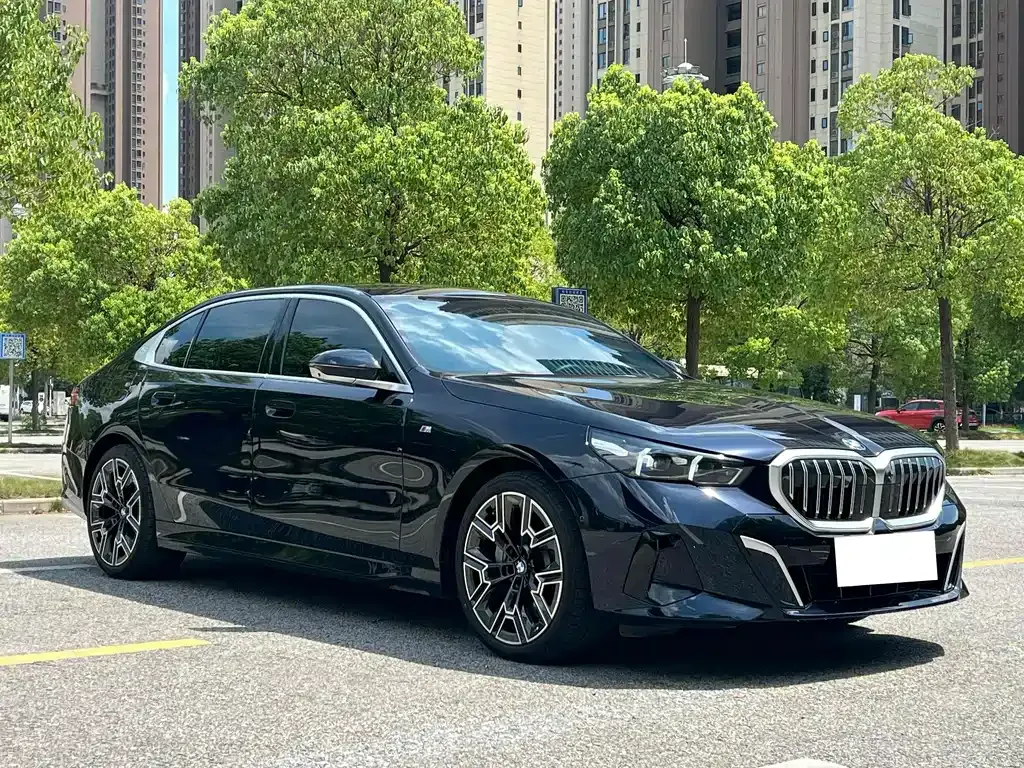BMW 5 Series — фото 10