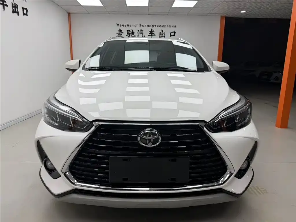 Toyota Yaris L — фото 3