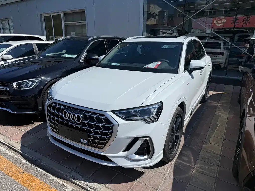 Audi Q3 — фото 1