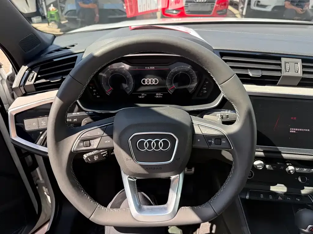 Audi Q3 — фото 10