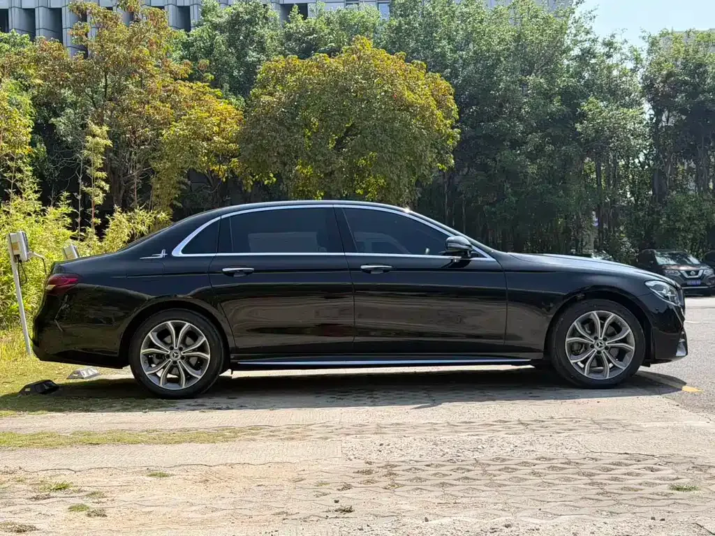 Mercedes-Benz E-Class — фото 4