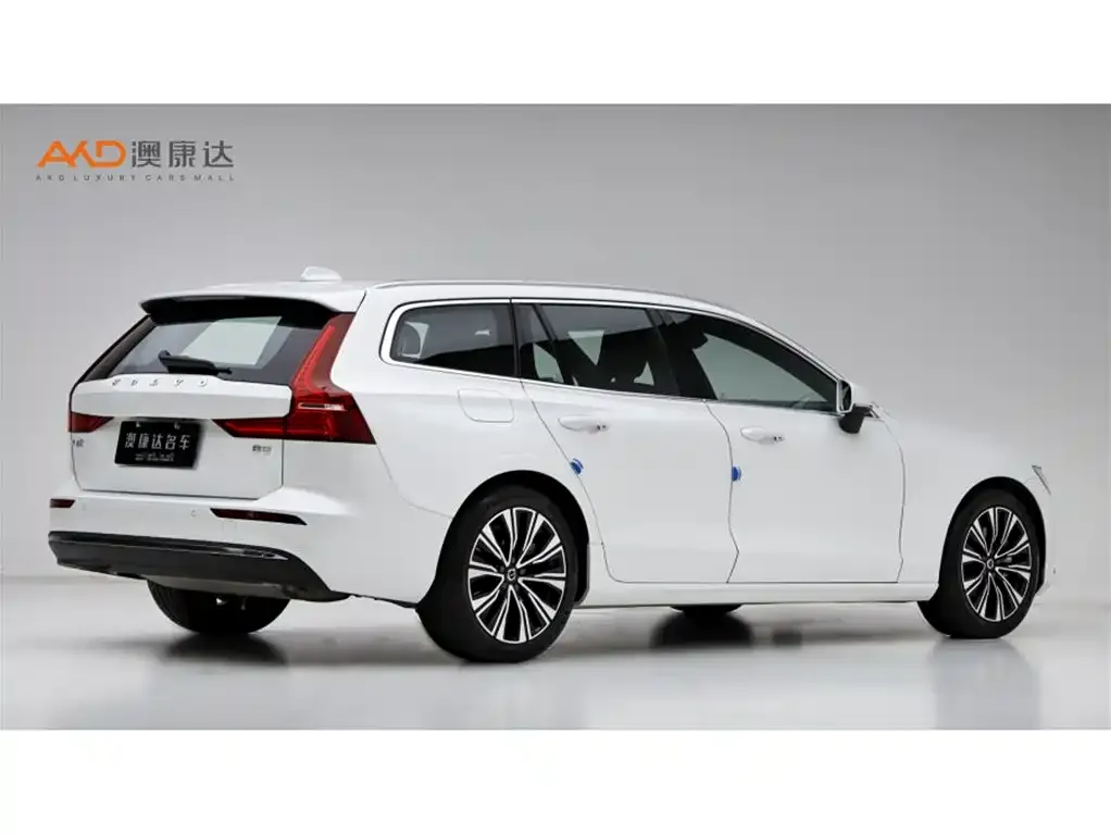 Volvo V60 2024 из CN, фото 3