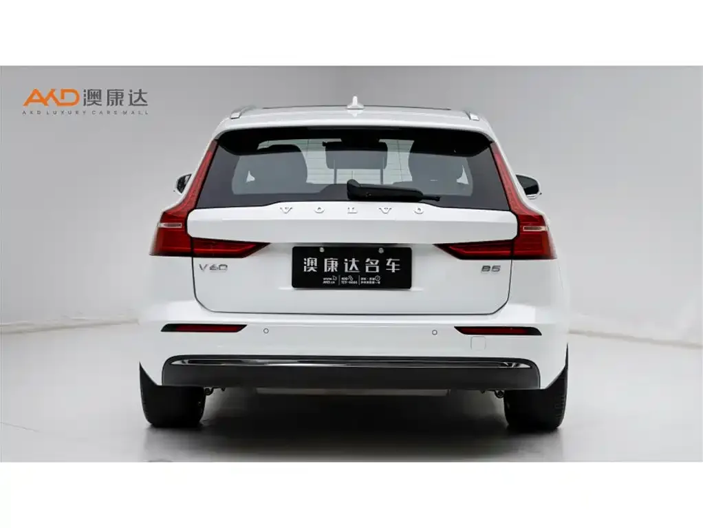 Volvo V60 2024 из CN, фото 5