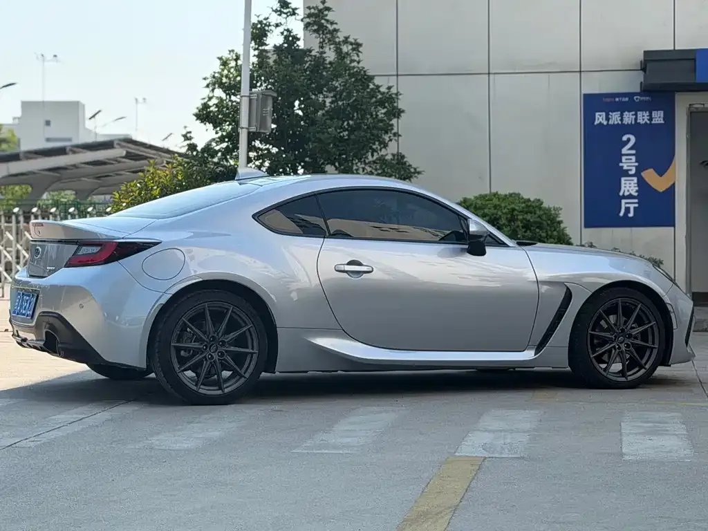 Subaru BRZ 2023 из CN, фото 9