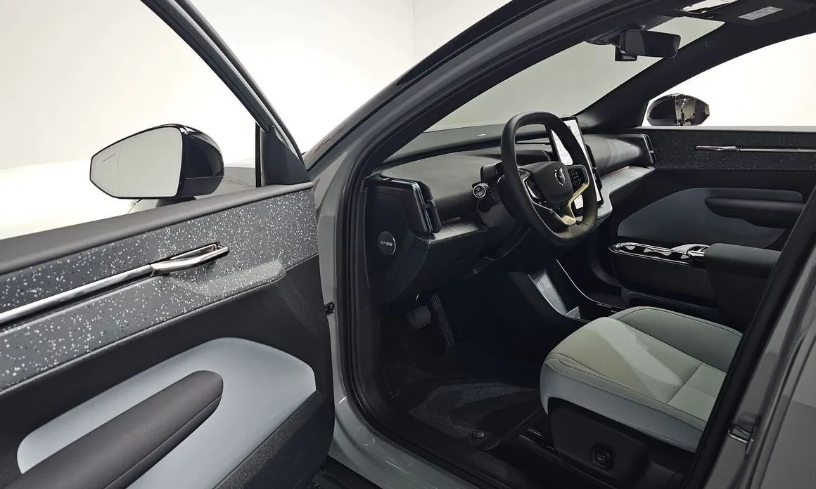 Volvo EX30 2025 из KR, фото 6