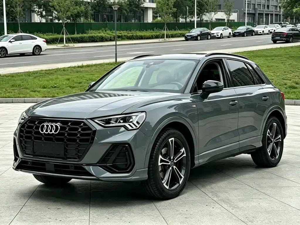 Audi Q3 — фото 1