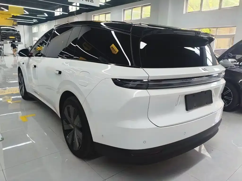 Li Auto i8 — фото 6