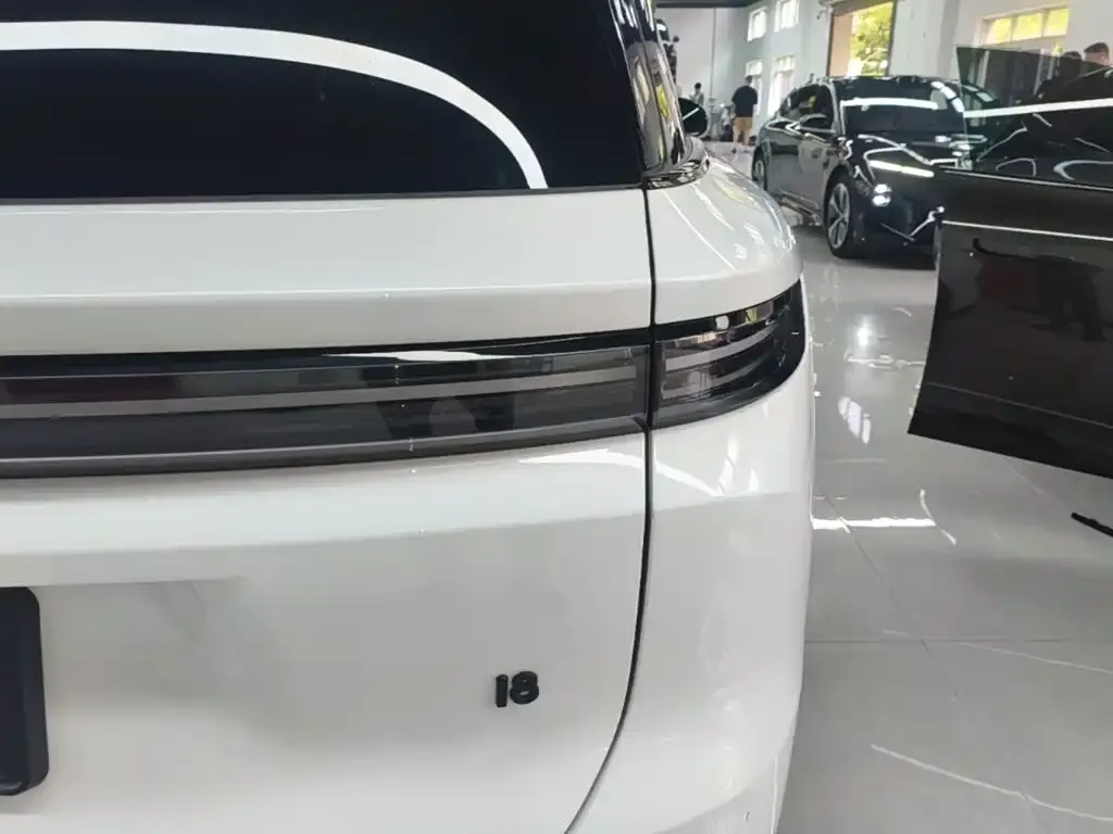 Li Auto i8 — фото 8