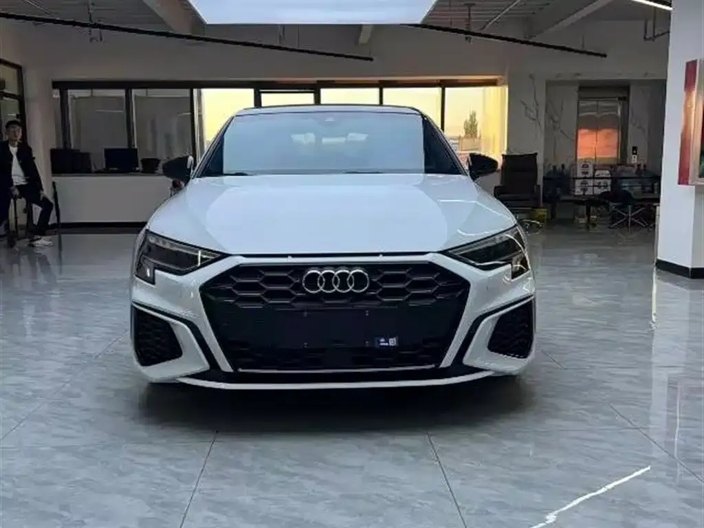 Audi A3 — фото 1