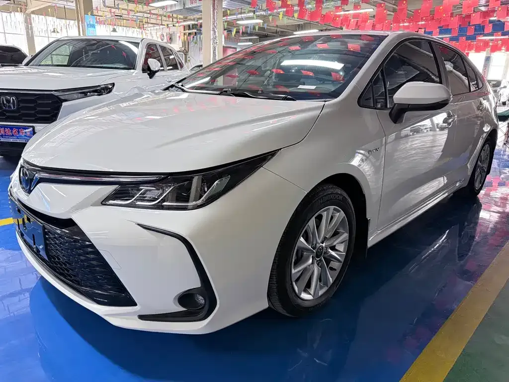 Toyota Corolla — фото 1