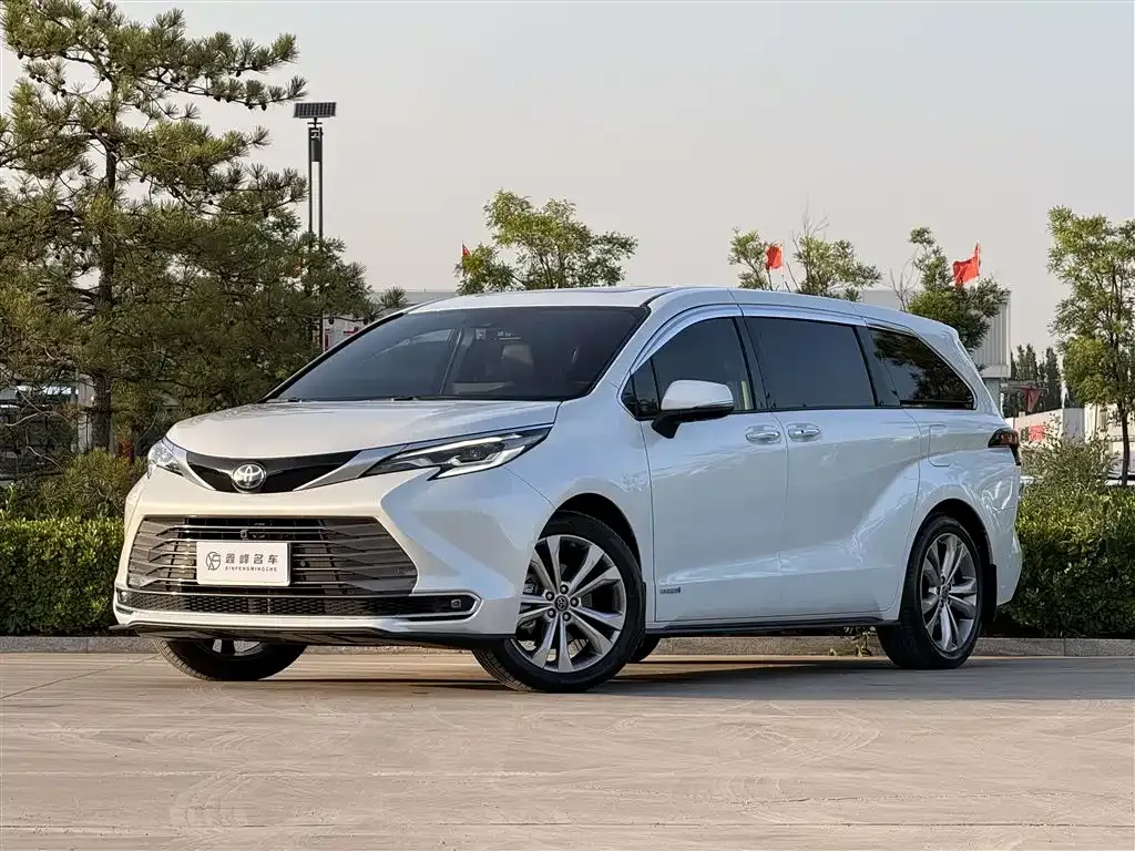Toyota Sienna 2023 из CN, фото 1