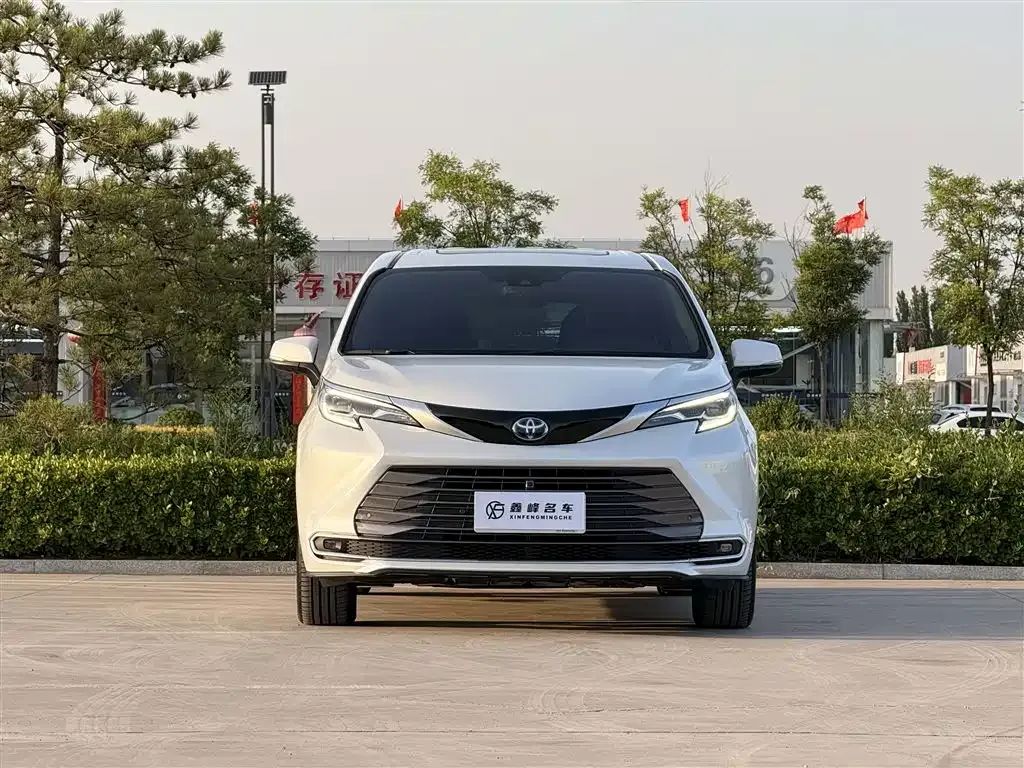 Toyota Sienna 2023 из CN, фото 3