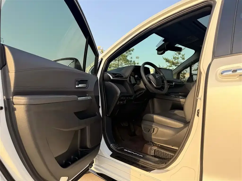 Toyota Sienna 2023 из CN, фото 6