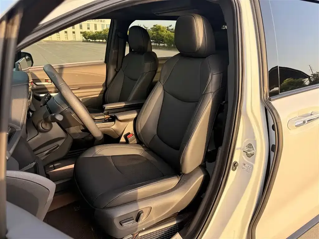 Toyota Sienna 2023 из CN, фото 9