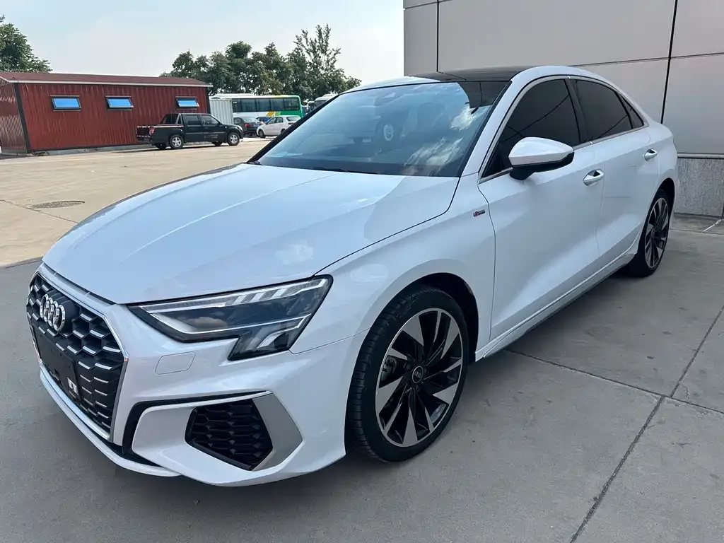 Audi A3 — фото 1