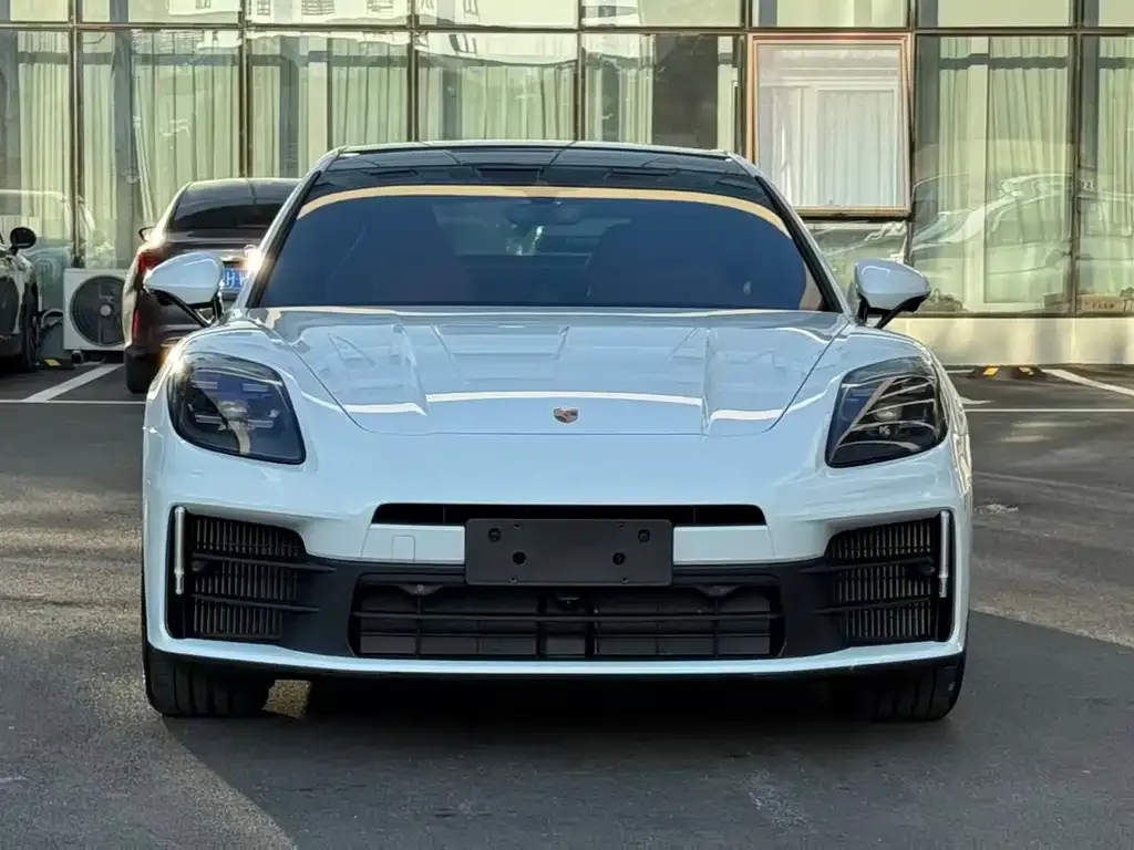 Porsche Panamera — фото 1