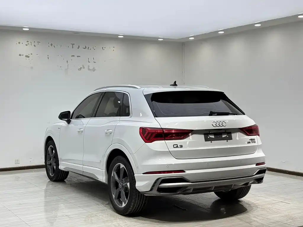 Audi Q3 — фото 10