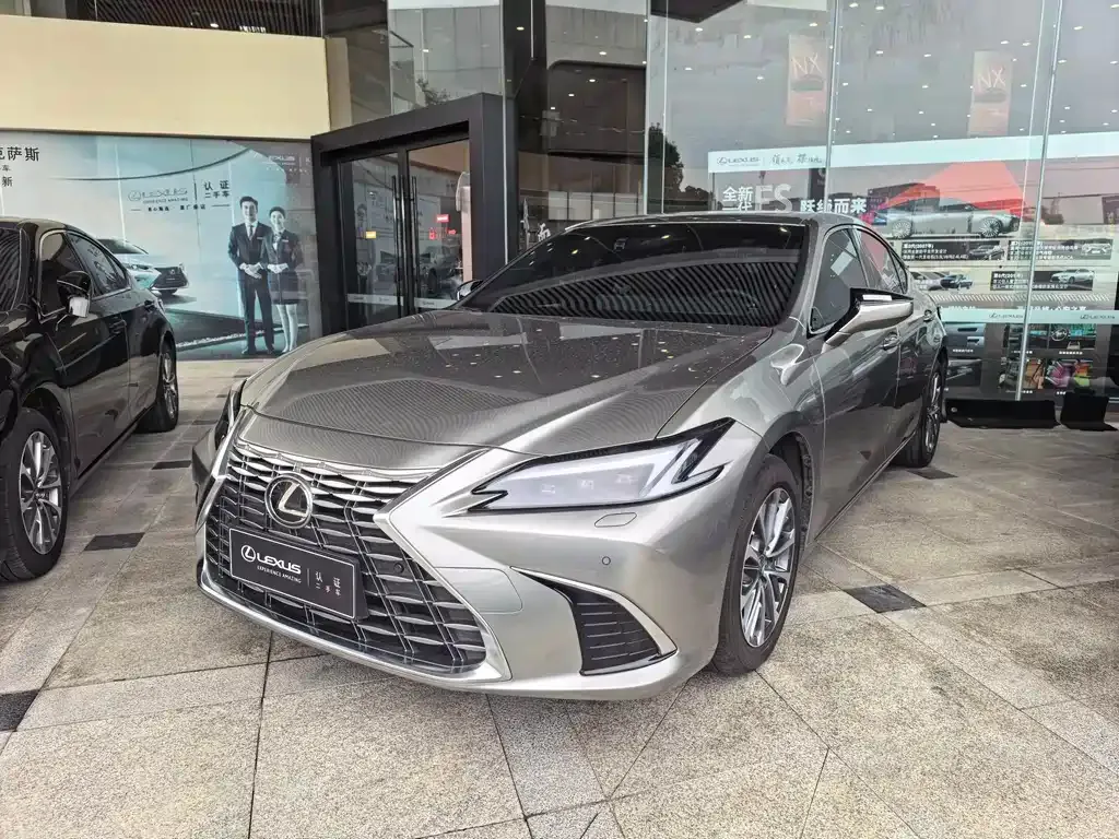 Lexus ES — фото 1
