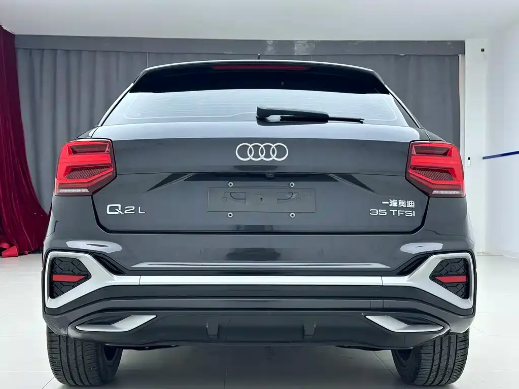 Audi Q2L — фото 2
