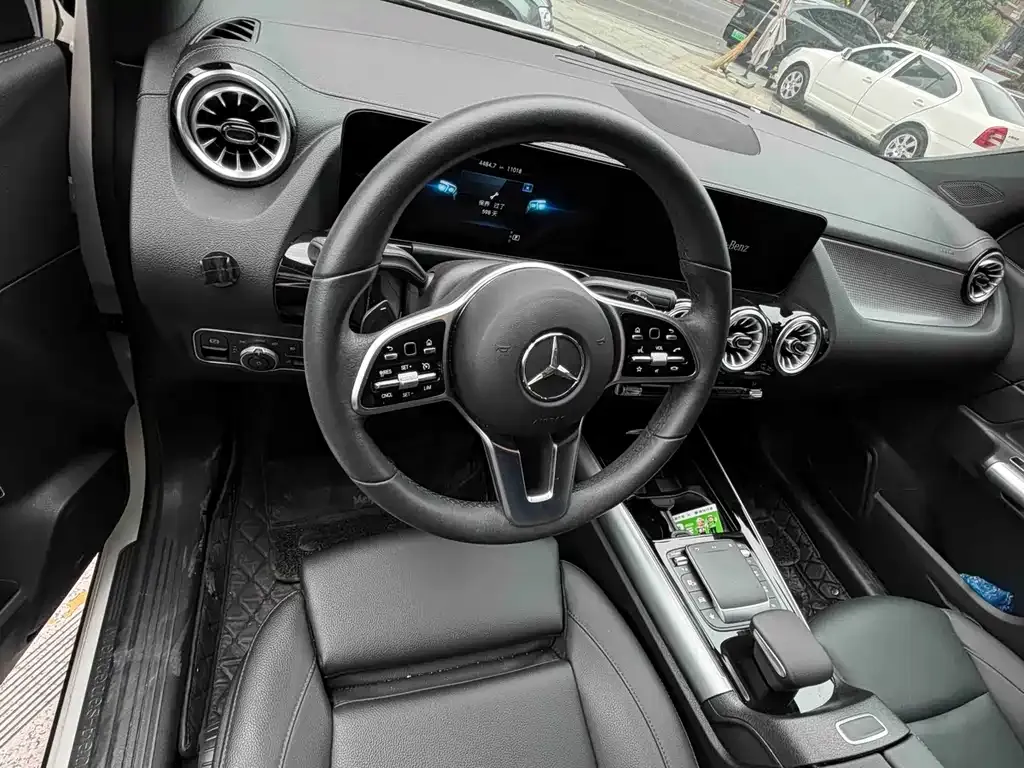 Mercedes-Benz GLA — фото 8