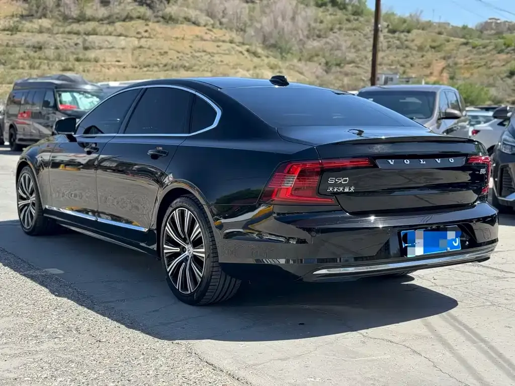 Volvo S90 — фото 9