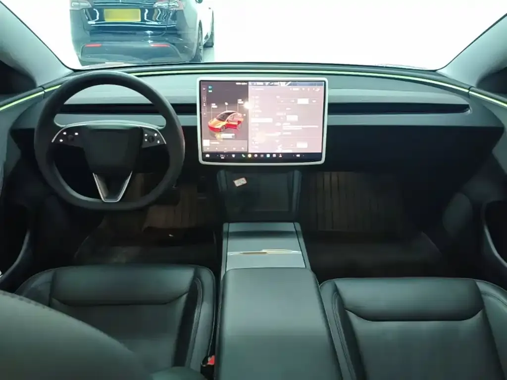 Tesla Model 3 — фото 4
