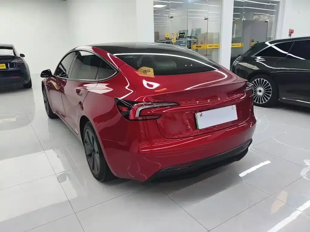 Tesla Model 3 — фото 10