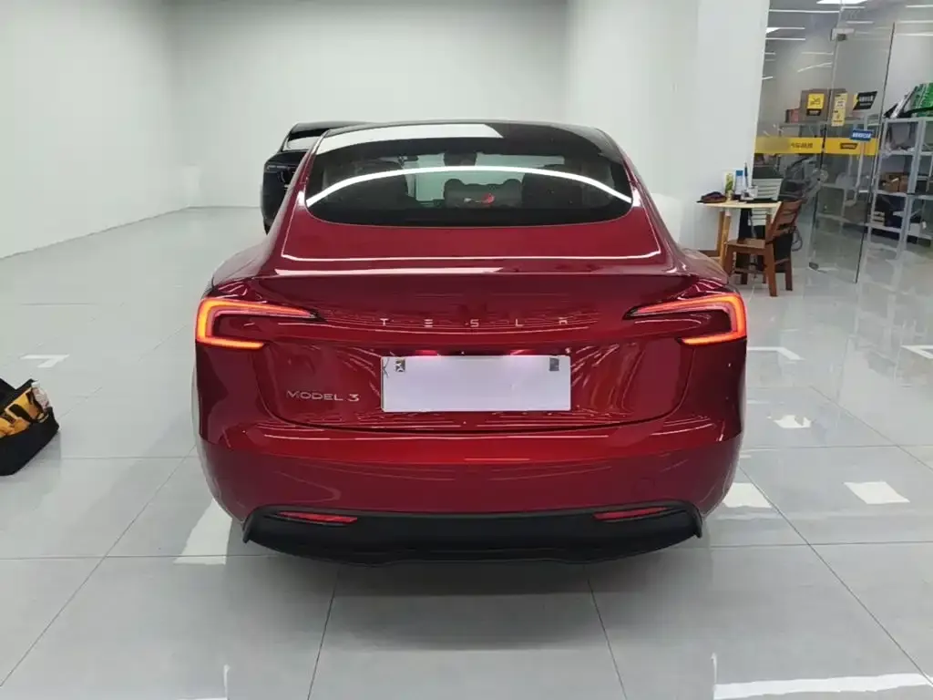 Tesla Model 3 — фото 2