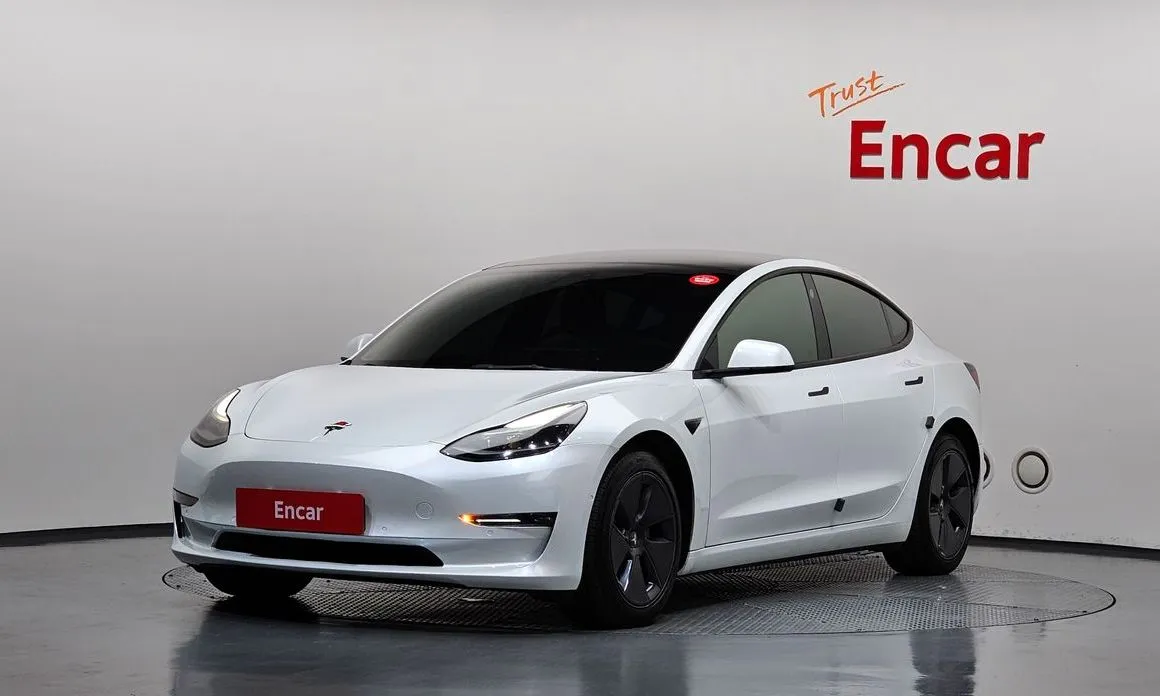 Tesla Model 3 — фото 1