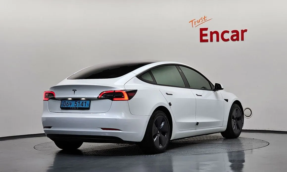 Tesla Model 3 — фото 2