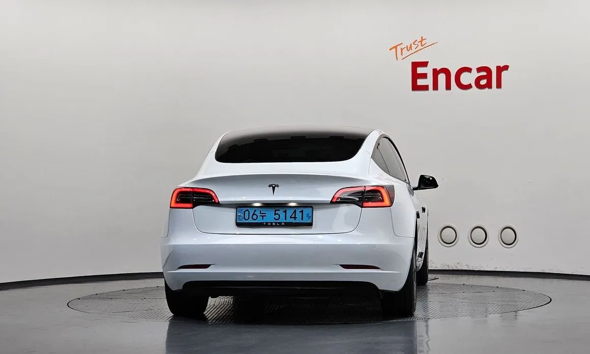 Tesla Model 3 — фото 5