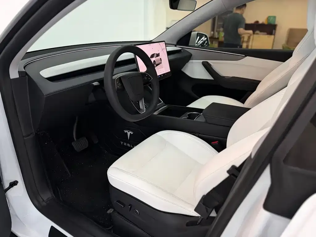 Tesla Model Y — фото 8