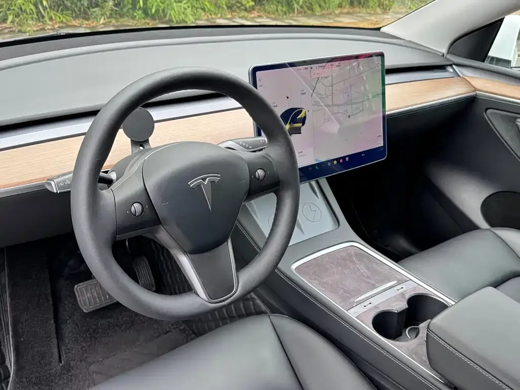 Tesla Model Y — фото 4