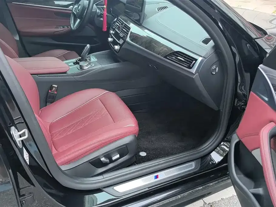 BMW 5 Series — фото 10
