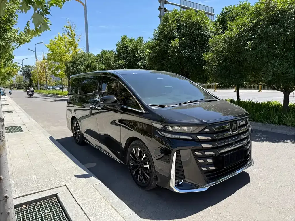 Toyota Vellfire — фото 7
