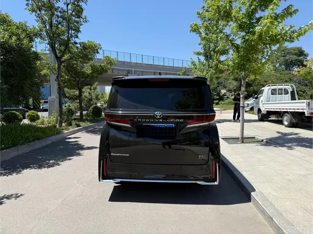 Toyota Vellfire — фото 6