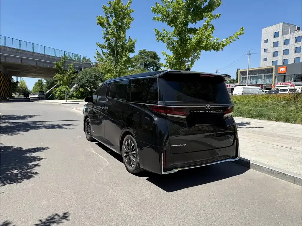 Toyota Vellfire — фото 2