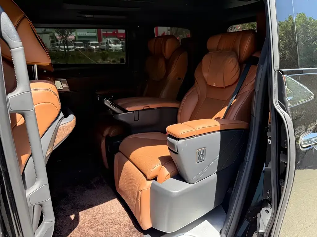 Toyota Vellfire — фото 4