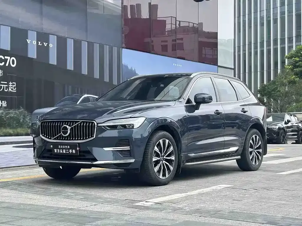 Volvo XC60 — фото 1