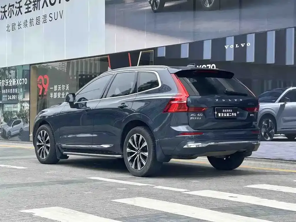 Volvo XC60 — фото 8