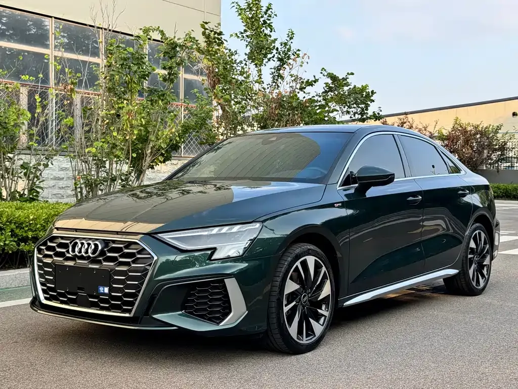 Audi A3 — фото 1