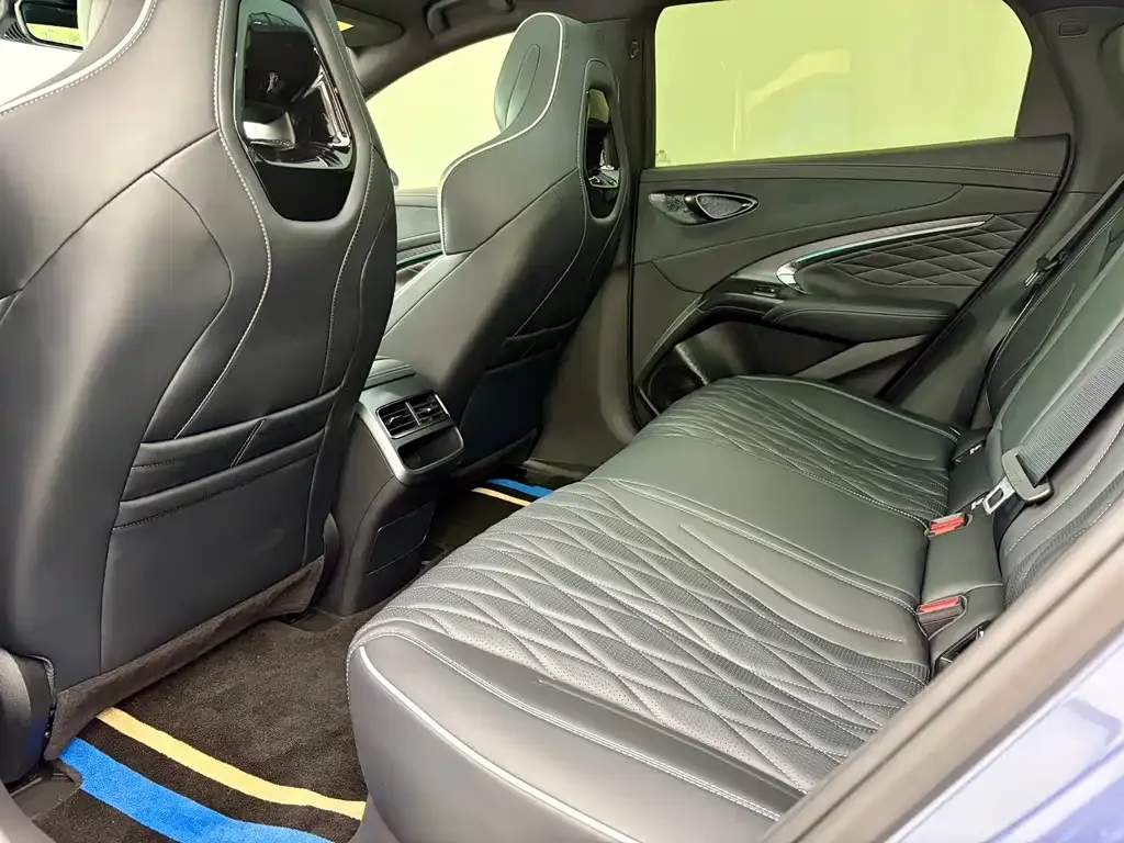 BYD Seal — фото 10