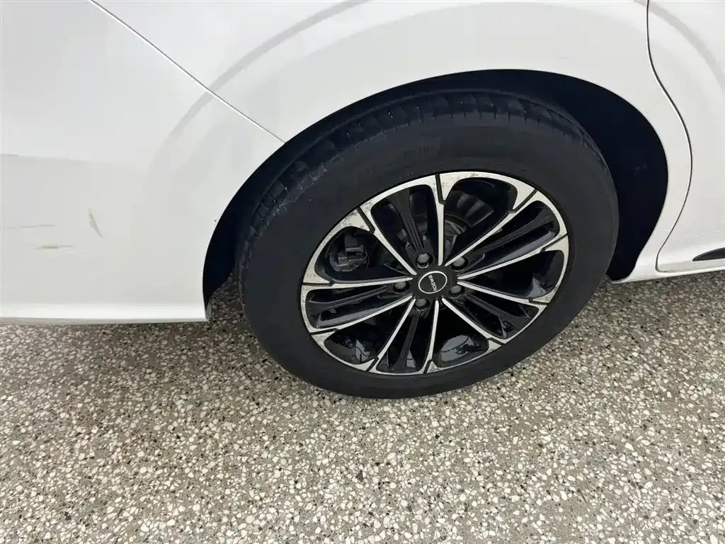 Roewe iMAX8 — фото 10