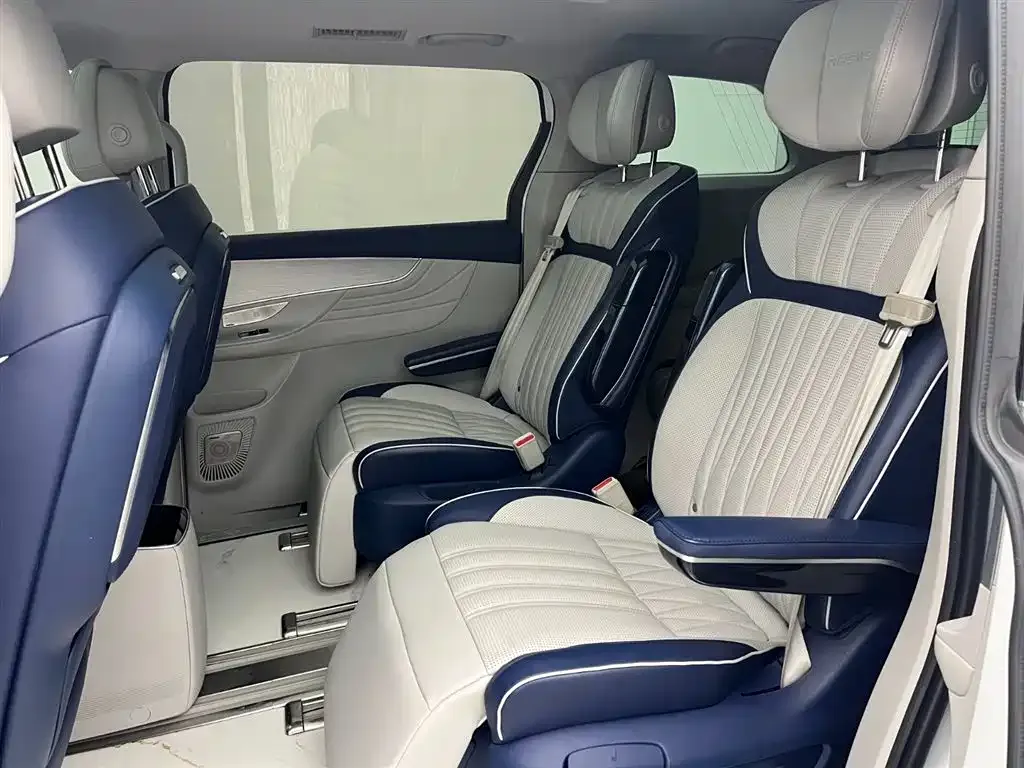 Roewe iMAX8 — фото 6