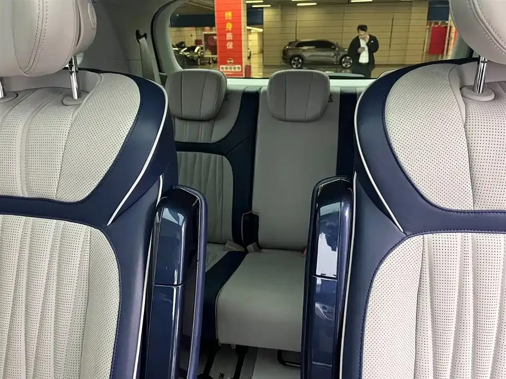 Roewe iMAX8 — фото 9