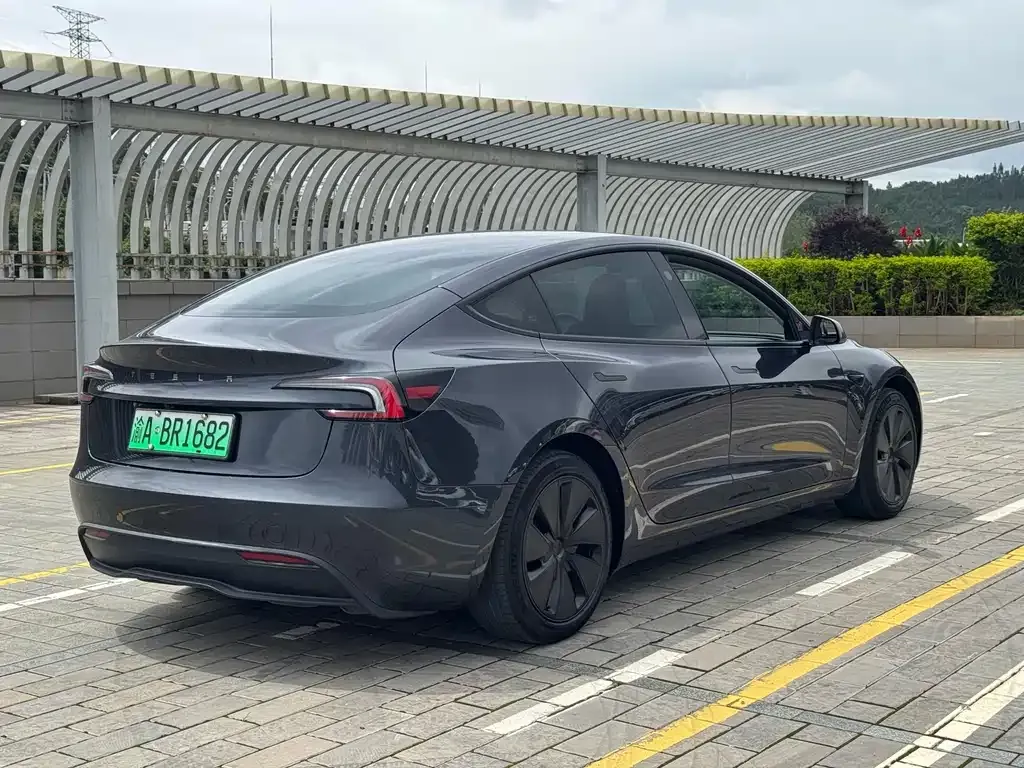 Tesla Model 3 — фото 4