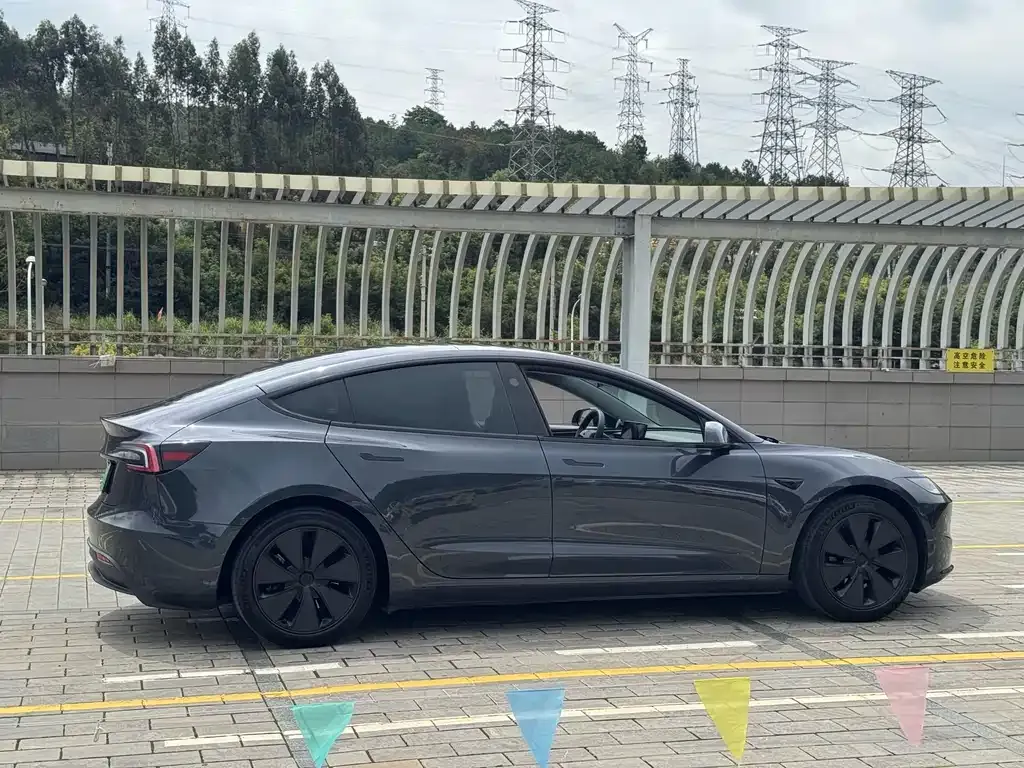 Tesla Model 3 — фото 10