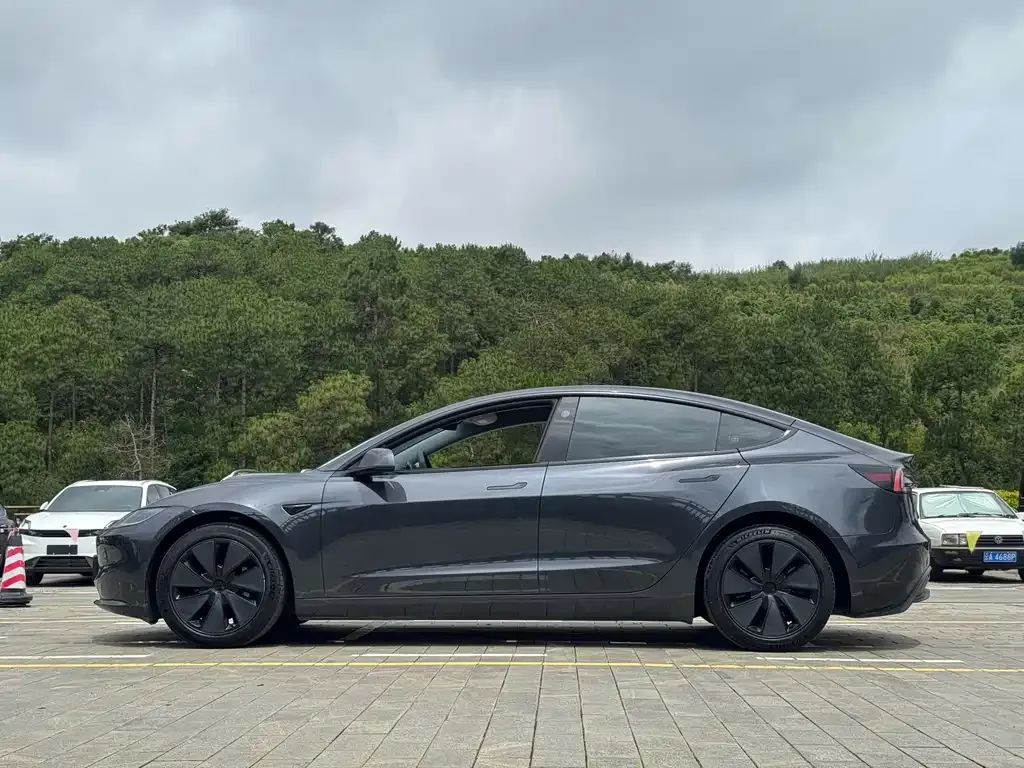 Tesla Model 3 — фото 3