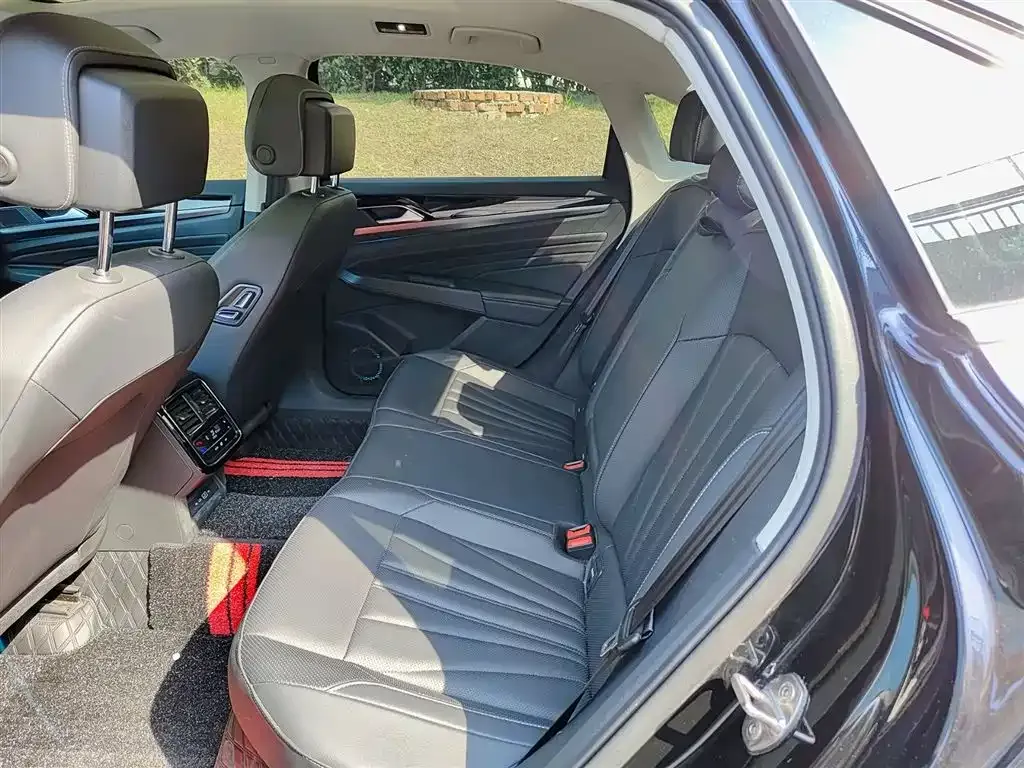 Volkswagen Passat — фото 7