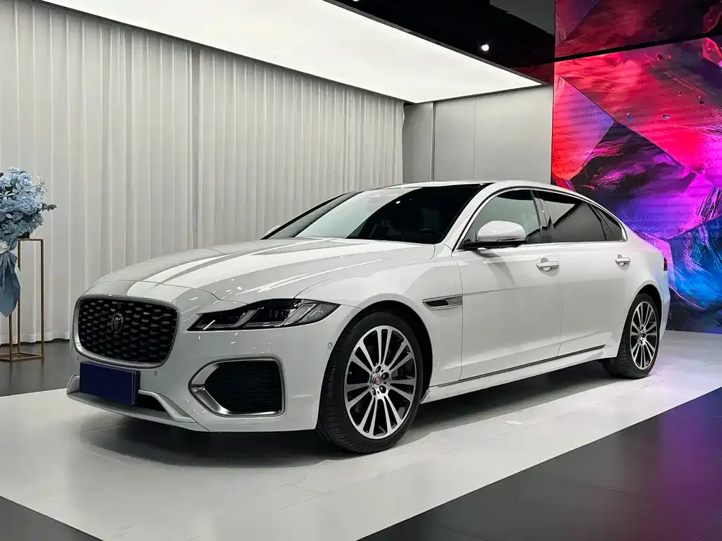 Jaguar XFL — фото 1